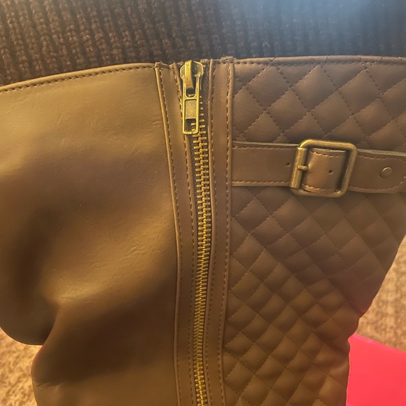 New high, sweater lines boots. - Picture 6 of 7